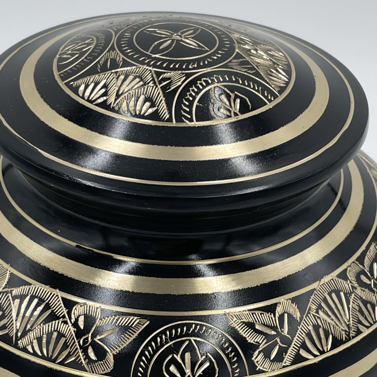 Black and Gold Etched Brass Urn – PhiladelphiaFuneralSupply